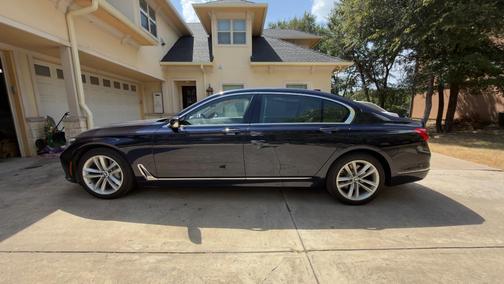 Blue 2016 BMW 750 i