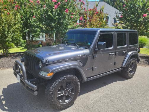 Photo 4 of 18 of 2018 Jeep Wrangler Unlimited Sahara