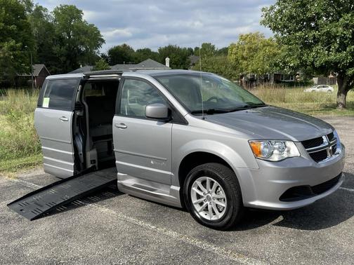 Silver 2015 Dodge Grand Caravan SXT