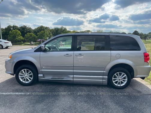 Silver 2015 Dodge Grand Caravan SXT