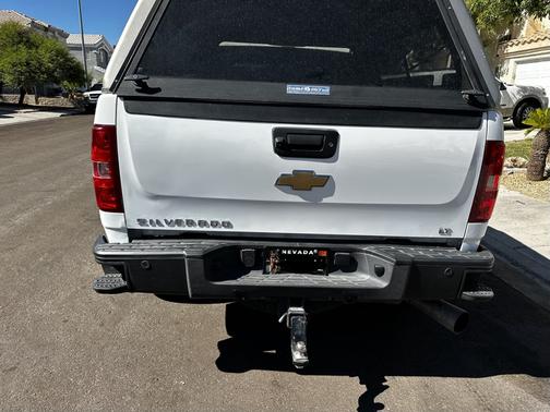 White 2009 Chevrolet Silverado 2500 LT Crew Cab