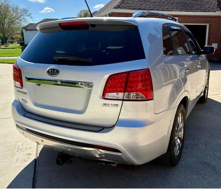 Silver 2011 Kia Sorento SX