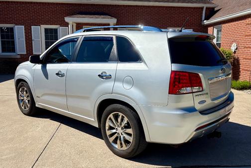 Silver 2011 Kia Sorento SX
