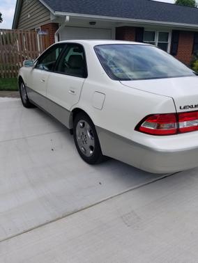 Photo 4 of 12 of 2001 Lexus ES 300 Base