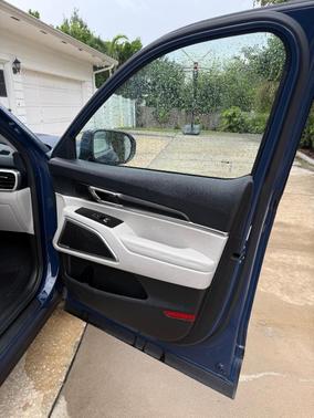 Blue 2023 Kia Telluride S
