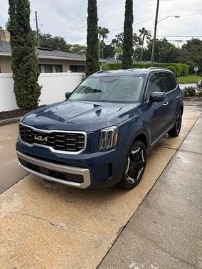 Blue 2023 Kia Telluride S
