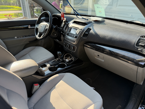 Black 2015 Kia Sorento LX
