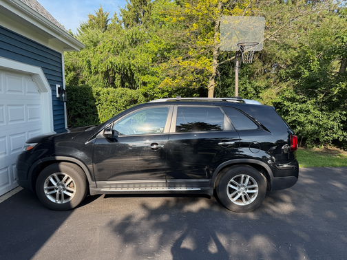 Black 2015 Kia Sorento LX