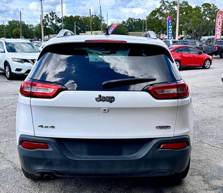 White 2017 Jeep Cherokee Latitude