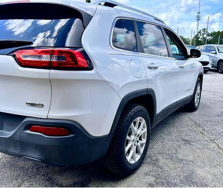 White 2017 Jeep Cherokee Latitude