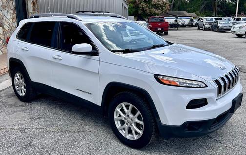 White 2017 Jeep Cherokee Latitude