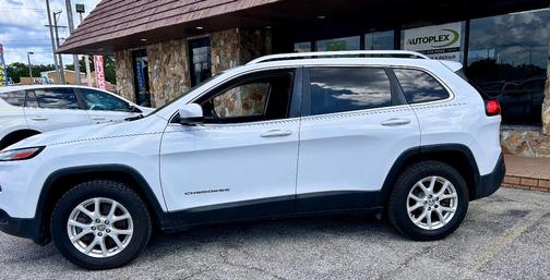 White 2017 Jeep Cherokee Latitude