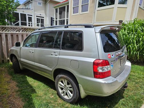 Silver 2006 Toyota Highlander Hybrid Limited