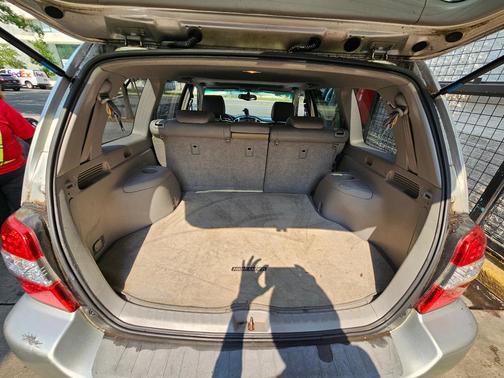 Silver 2006 Toyota Highlander Hybrid Limited