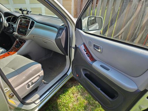 Silver 2006 Toyota Highlander Hybrid Limited