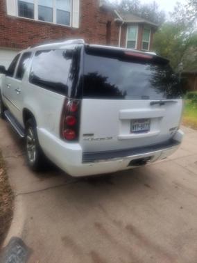 White 2011 GMC Yukon XL Denali