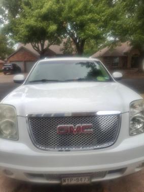 White 2011 GMC Yukon XL Denali