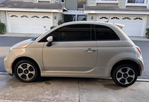 White 2017 FIAT 500e Battery Electric