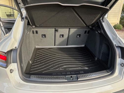 2025 Porsche Macan Macan T