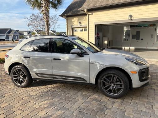 2025 Porsche Macan Macan T