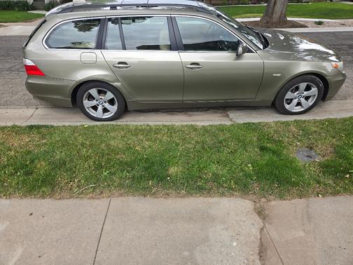 Green 2006 BMW 530 xiT