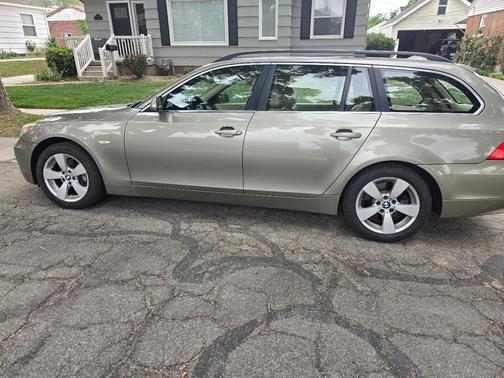 Green 2006 BMW 530 xiT