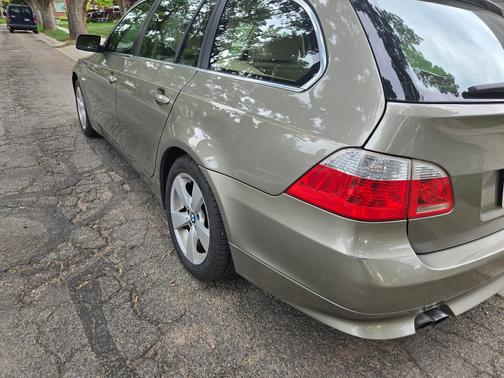 Green 2006 BMW 530 xiT