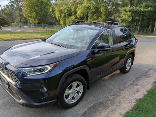 2020 Toyota RAV4 Hybrid XLE