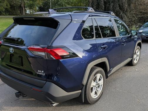 2020 Toyota RAV4 Hybrid XLE
