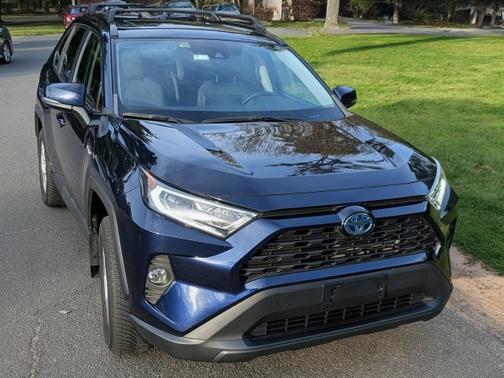 2020 Toyota RAV4 Hybrid XLE
