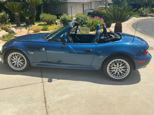 Blue 2000 BMW Z3 2.8 Roadster