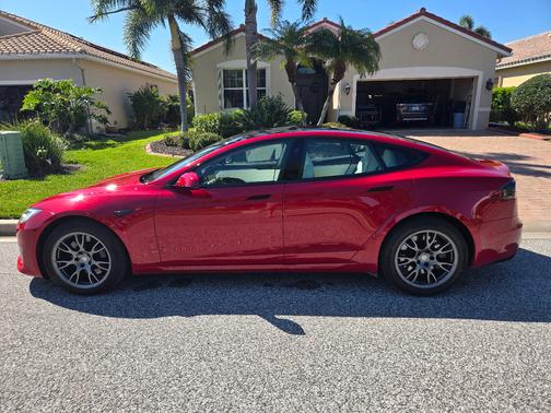 2022 Tesla Model S Long Range