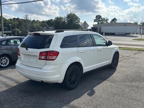 White 2020 Dodge Journey SE Value Edition