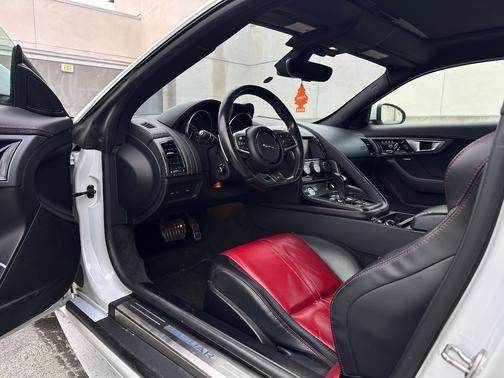 White 2016 Jaguar F-TYPE R