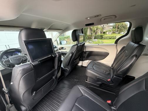 2017 Chrysler Pacifica Touring-L Plus