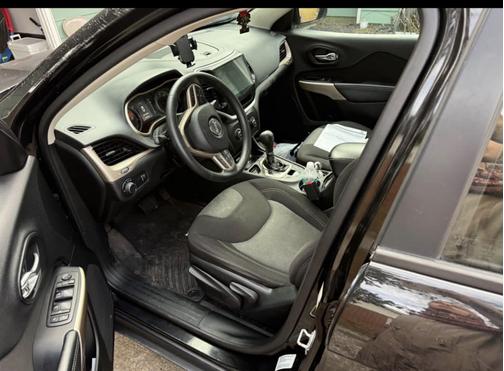 Black 2017 Jeep Cherokee Sport