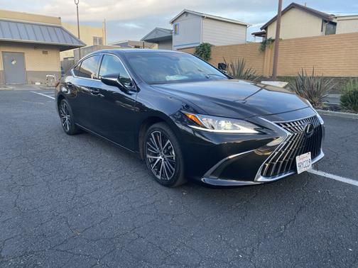 2024 Lexus ES 300h Base