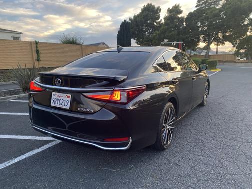 2024 Lexus ES 300h Base