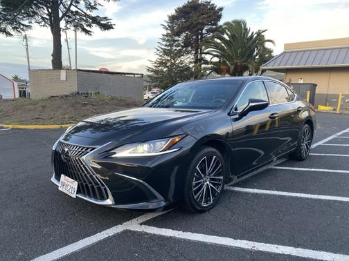 2024 Lexus ES 300h Base