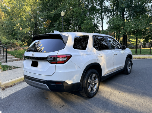 White 2024 Honda Pilot EX-L 7-Passenger