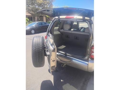Gold 2006 Jeep Liberty Limited