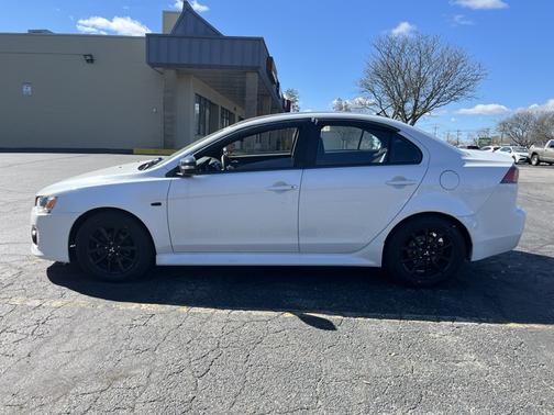 White 2017 Mitsubishi Lancer ES