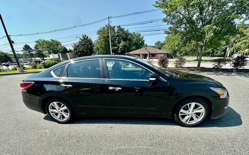 Black 2015 Nissan Altima 2.5 SV