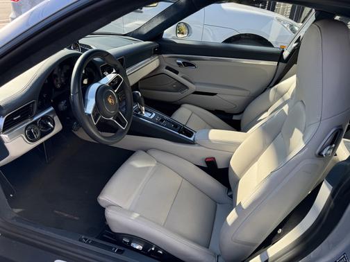 2017 Porsche 911 Carrera 4S