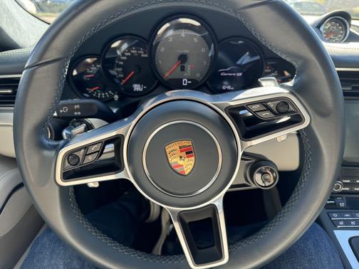 2017 Porsche 911 Carrera 4S