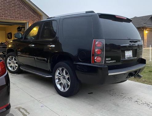 Photo 2 of 5 of 2010 GMC Yukon Denali