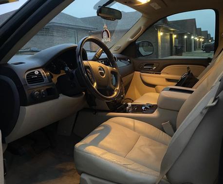 Photo 4 of 5 of 2010 GMC Yukon Denali