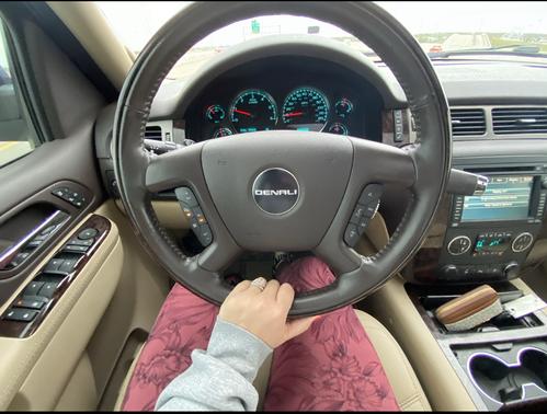 Photo 5 of 5 of 2010 GMC Yukon Denali