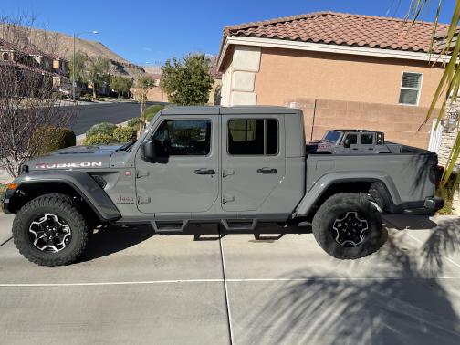 Photo 3 of 6 of 2020 Jeep Gladiator Rubicon