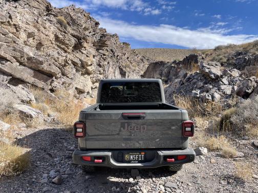 Photo 5 of 6 of 2020 Jeep Gladiator Rubicon